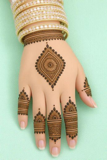 Diamond medallion on the hand with patterned fingers