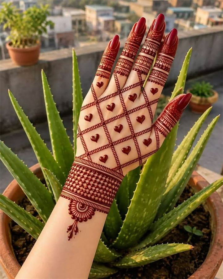 Checked palm with hearts and a lined wrist band